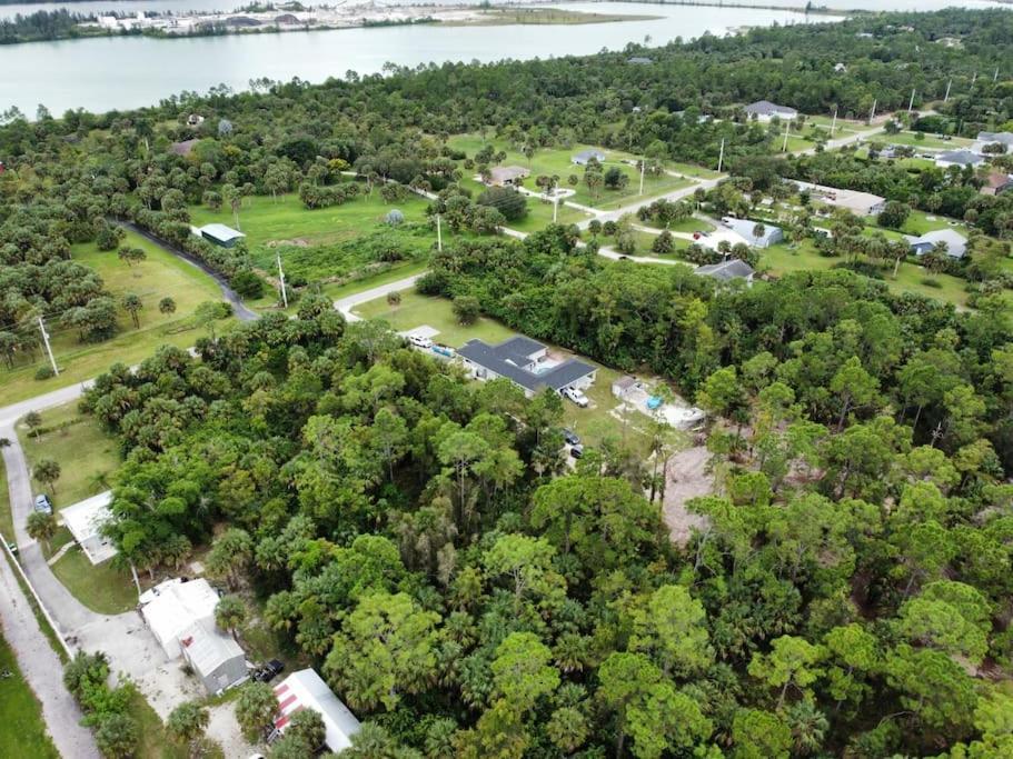 Tranquil Oasis Retreat In Golden Gate Estates Villa Naples Exterior photo